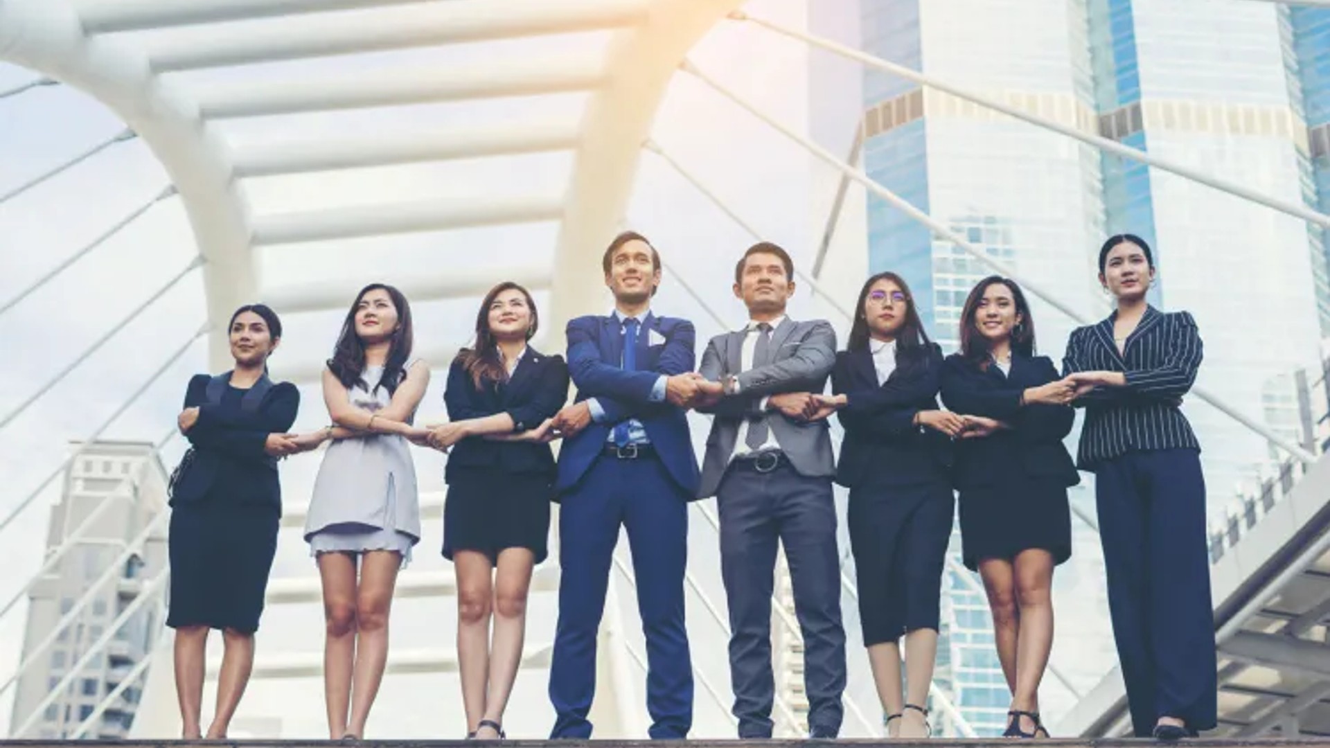 Một người chơi đang suy nghĩ cẩn thận về các lựa chọn cá cược có trách nhiệm tại Thienhabet, thể hiện sự kiểm soát và tư duy thông minh.